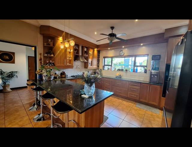 3 BEDROOM HOUSE FOR SALE IN MIDSTREAM ESTATE